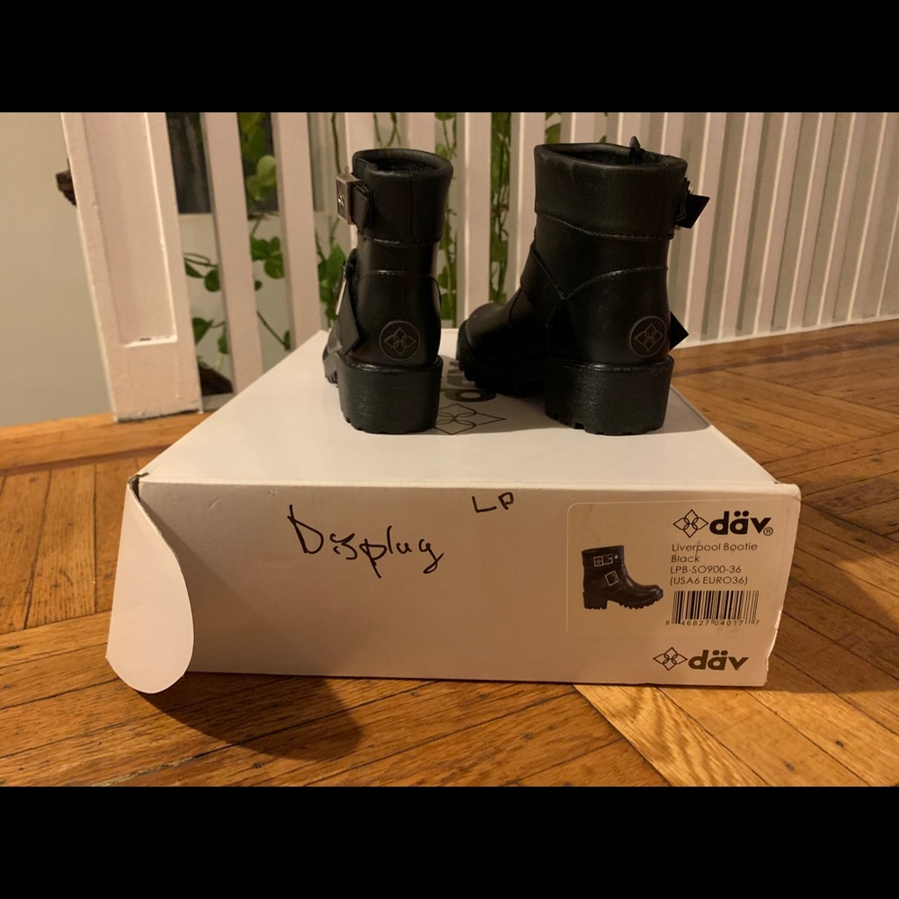 New Dav Women’s Black Size 6 Waterproof Bootie
